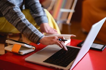 man typing on laptop