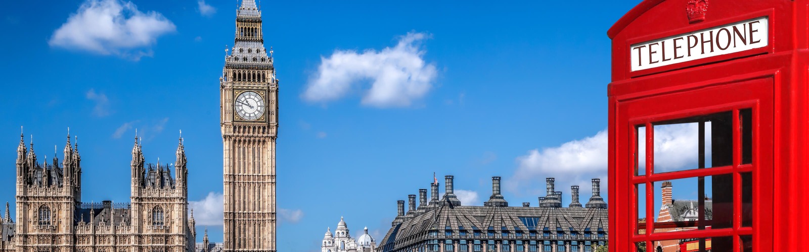 Red phone box in front of the Houses of Parliament 